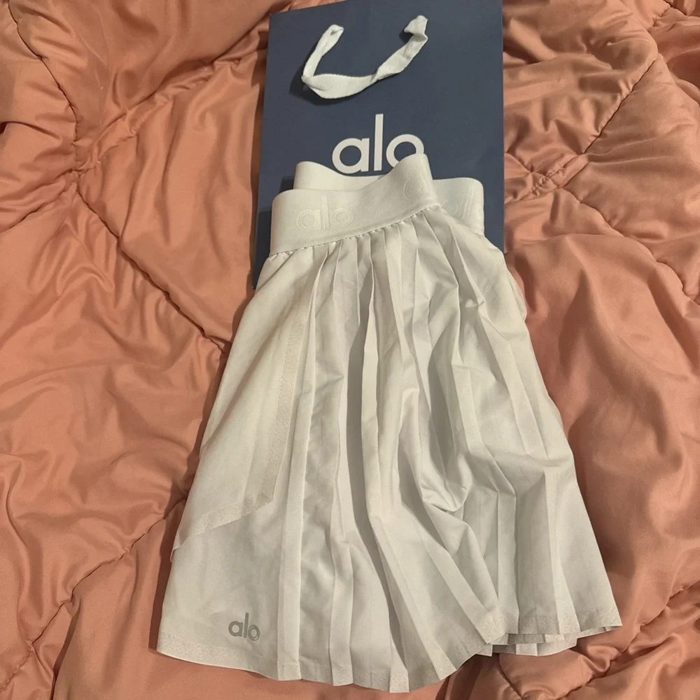 ALO Yoga Elegant White Circle Skirt